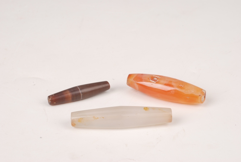 腰鼓形红白褐色玛瑙